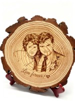 Personalisierter Foto-Lasergravierter Natürlicher Holzscheiben-Ornament mit Ständer Familien-Haustier-Porträt Desktop-Gedenkstück Holzhandwerk DIY-Geschenk