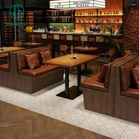 Ensemble de meubles de café moderne, restaurant, canapé en cuir brun en forme de L et tables à manger en bois massif
