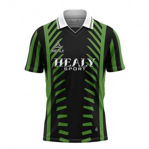 Maillot de football unisexe pour adulte, style vintage personnalisé, durable, respirant, à séchage rapide, manches courtes, col en V, design avec accents verts - Product Image 1