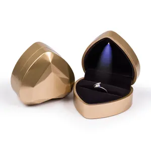 2024 Золотая светодиодная коробка для ювелирных изделий в форме сердца, ожерелье, упаковка для украшений со светодиодной подсветкой