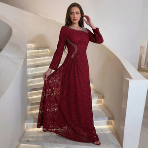 Abaya de Luxe Rouge en Chiffon à Manches Longues avec Robe Intérieure pour l'Aïd et les Banquets – Présentation Boutique - Product Image 1