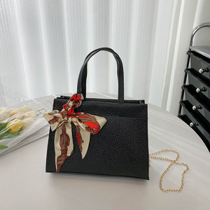 <span class=keywords><strong>Sac</strong></span> à bandoulière simple en cuir artificiel <span class=keywords><strong>noir</strong></span> <span class=keywords><strong>Sac</strong></span> à main fourre-tout de grande capacité avec écharpes - Product Image 1