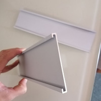 Plaque murale gravée avec support en aluminium et logo d'entreprise et nom personnel en option