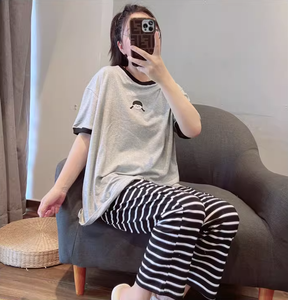 Set di abiti da casa estivi per ragazze pantaloni a maniche corte alla moda pantaloni a righe casual per bambine set di pigiami in stile sportivo - Product Image 5