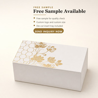 Boîte cadeau OEM blanche en gros avec couvercle à rabat, motif nid d'abeille doré et plateau intérieur pour invitations de mariage et échantillon gratuit