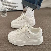 Chaussures blanches à semelle épaisse pour filles, nouvelle mode printemps, chaussures de skate à bout rond, chaussures de sport décontractées