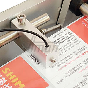 Machine d'étiquetage semi-automatique pour bouteilles rondes avec codeur de date, emballage métallique, cœur PLC, 650*300*550mm, vitesse d'étiquetage 25-50 pièces/min - Product Image 4