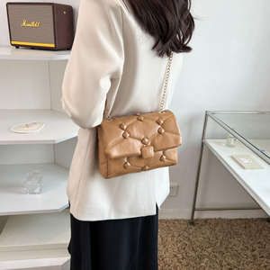 Nuevo bolso cuadrado de cadena a la moda, bolso de hombro de alta calidad para mujer, bolso cruzado informal de color sólido. - Product Image 3
