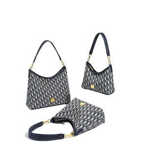 Sac fourre-tout en PU de haute qualité. Sac à main élégant pour femme. Convient à un usage quotidien. - Product Image 1