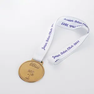 Cina in ferro semplice medaglia personalizzata in lega di zinco personalizzato inciso oro ragazze medaglie e trofei di calcio