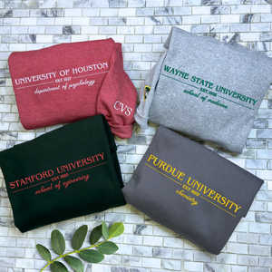 Sudadera de Universidad universitaria tejida bordada en 3D personalizada con detalle de insignia para invierno y otoño - Product Image 2