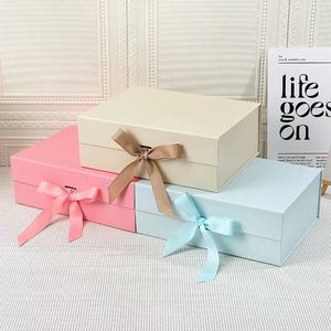 Coffret cadeau pour la Saint-Valentin et les femmes, boîte en papier kraft en forme d'avion, matériaux recyclés pour petite amie, épouse - Cadeau romantique pour les occasions spéciales - Product Image 1