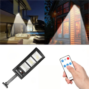 Lampadaire LED solaire intégré avec détecteur de mouvement pour extérieur, idéal pour les zones rurales et les cours. - Product Image 3