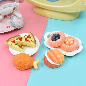 Cabujones de resina con forma de postres y pizzas, adornos de comida para manualidades, cocina en miniatura y accesorios para el cabello - Product Image 4