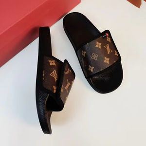 Nouvelles sandales pour hommes 2026, design confortable, pantoufles d'intérieur pour <span class=keywords><strong>homme</strong></span>, chaussures d'été, logo personnalisé, pantoufles en cuir, tongs pour hommes - Product Image 1