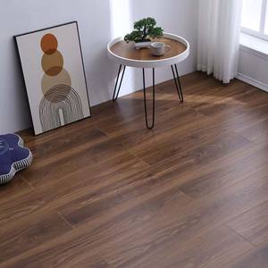 Plancher en bois massif texturé moderne et élégant à trois couches, antidérapant, confortable au toucher, pour la sécurité des personnes âgées dans la chambre et le salon - Product Image 5