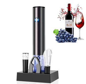 Los más <span class=keywords><strong>vendidos</strong></span> 2024 innovadores nuevos utensilios de cocina 4 piezas abridor de vino eléctrico juego de sacacorchos con base de carga - Product Image 2