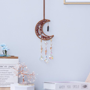 Vente en gros d'attrape-soleil vintage suspendu attrape-soleil améthyste cristal lune carillons éoliens pour la décoration inspirée du modèle de pyramide de pierre - Product Image 3