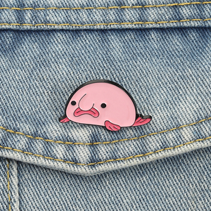 Broches en émail en forme de poisson Blobfish rose de dessin animé, mignonnes, kawaii, animaux étranges, broche pour revers, sac à dos, badge, bijoux, cadeau, vente en gros - Product Image 1