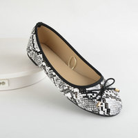 Ballerines pour femmes à imprimé serpent avec nœud et embout métallique décoratif, bout rond, à enfiler, chaussures plates souples et décontractées, chaussures tendance pour femmes
