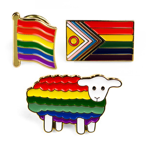 Épinglette personnalisée en alliage de zinc émaillé dur, en forme de cœur, motif Stay Proud Rainbow Pride, pour les événements Pride - Product Image 6
