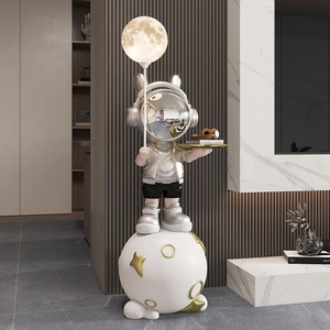 Elegante Figura Decorativa de Astronauta de Resina de Alta Calidad con Lámpara Lunar para Decoración del Hogar, Estudio o Sala de Estar - Product Image 3