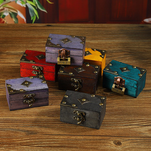 กล่องเก็บของไม้สไตล์เรโทร กล่องใส่เครื่องประดับหลากสี กล่องจัดระเบียบบนโต๊ะ ของตกแต่งบ้าน อุปกรณ์ประกอบฉากห้องหลบหนี - Product Image 1