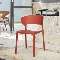 Chaise en plastique moderne en polypropylène pour café et restaurant en plein air avec dossier, prix de la chaise en plastique