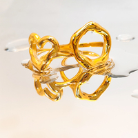 EManco Valentijnsdag Cadeau Minimalistische Ring 18K Goud Geïmpregneerd RVS Liefdeshart Vorm Holle Ring