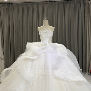 Lsoy027 Robe de mariée moderne, élégante, blanche, longue, en organza et dentelle, sans manches, avec appliques, décolleté cœur, style princesse, traîne chapelle - Product Image 5
