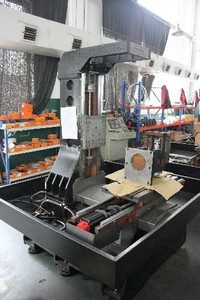 Machine de perçage verticale fabriquée en Chine pour le perçage et le taraudage des métaux, centre d'usinage automatique - Product Image 4