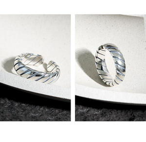 Bague coréenne en argent Ins Niche Personnalité Retro Old Lines Fried Dough Twists Design S925 Sterling Silver Open Ring - Product Image 3