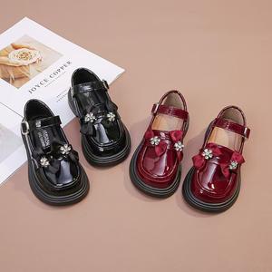 Mocassins pour bébé en cuir brun de haute qualité, fabriqués au Royaume-Uni, style rétro, cousus Goodyear, faits à la main, imperméables - Product Image 4