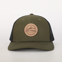 Vente en gros Écusson en cuir personnalisé Logo 6 Panneau Chapeau Coton Maille à la mode Casquette de camionneur Écusson tissé Conception de haute qualité OEM Sports Gorras