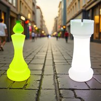 Juego de Piezas de Ajedrez Gigantes de Resina con Iluminación LED Contemporáneo, Lámpara de Pie con Rey, Caballero, Bispo, Peón y Torre que Brillan con Luz LED