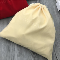 Sac d'emballage cadeau d'anime de jeu de velours suédé souple avec logo personnalisé, pochette à poussière périphérique en velours d'anime Logo en relief