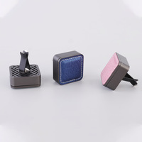 Clip pour bouche d'aération de voiture en cuir de luxe multicolore Vente en gros Diffuseur d'aromathérapie avec logo personnalisé