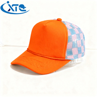 Gorra Deportiva Personalizada con Logotipo, Transpirable, Impermeable, 100% Poliéster, Malla Esponjosa, Unisex, 5 Paneles, Visera, Hebilla Dorada y Cobre