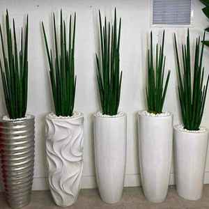 Jardinière rectangulaire haute décorative moderne en fibre de verre, pot de fleurs noir classique écologique pour l'aménagement paysager extérieur et la décoration intérieure - Product Image 1