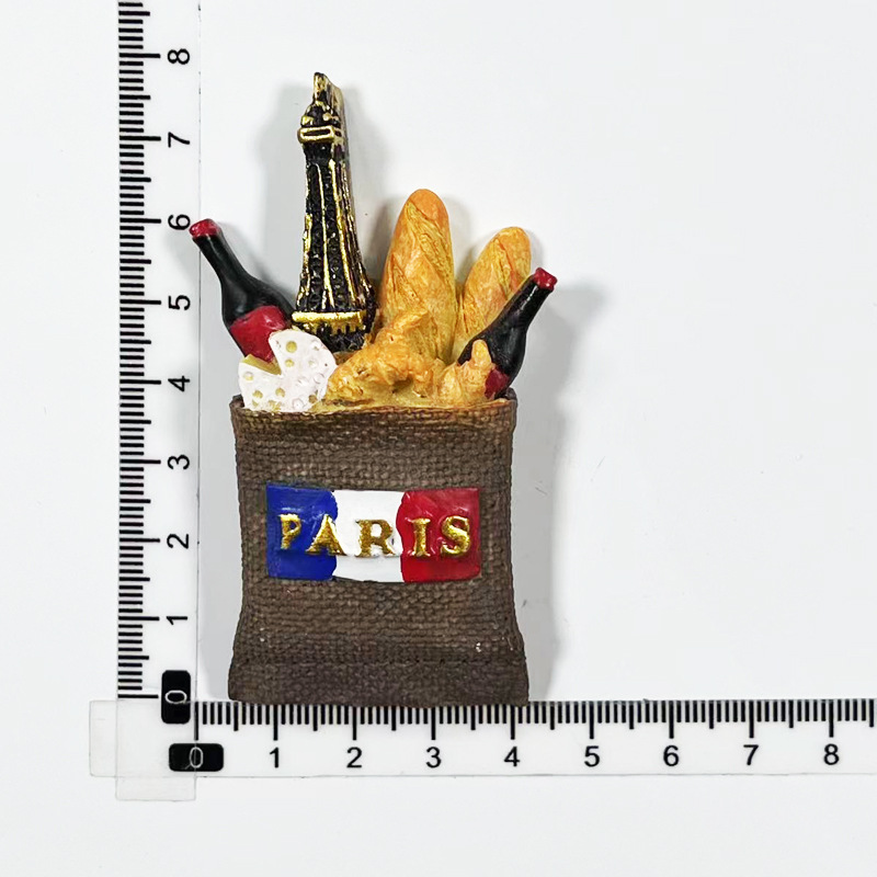 Vino tinto Balinés Baguette, lleno de color.