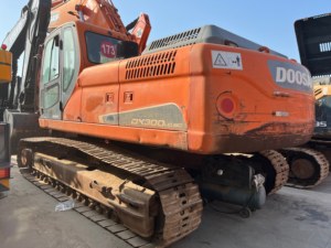 Excavadora Usada DOOSAN DX300LC-9C Modelo 2024, 30 Toneladas, 159KW, Motor Kawasaki, Caja de Cambios, Rodamientos en Buen Estado, Excelentes Precios - Product Image 1