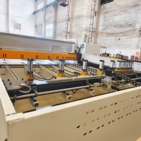 Scie à bois entièrement automatique CNC ordinateur scie à faisceau scie à table machine de découpe de panneaux de particules pour couper les portes d'armoires de cuisine