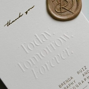 Cartes d'invitation de mariage personnalisées avec logo découpé, dorure à chaud, papier d'art, impression typographique, design <span class=keywords><strong>totem</strong></span> coloré pour événements de mariage de luxe - Product Image 3