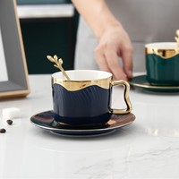 Tasse à café moderne minimaliste en céramique écologique réutilisable avec soucoupe gaufrée petite et raffinée, ensemble 220 ml, pour le thé de l'après-midi haut de gamme