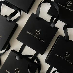 <span class=keywords><strong>Petit</strong></span> Sac Cadeau Rigide Exquis en <span class=keywords><strong>Carton</strong></span> Papier, Sac d'Emballage de Mariage de Luxe, Sacs Cadeaux Personnalisés Noir et Or avec Marquage à Chaud - Product Image 2