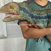 Dinosaure animatronique armé ou marionnette à vendre, ou Velociraptor interactif pour centre de divertissement pour enfants