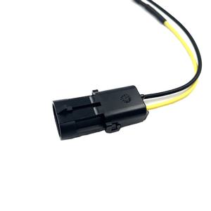 Maßgefertigter Automobil-Y-Splitter-Kabelbaum mit IP67-Versiegelten Steckverbindern für Sensorsysteme - Product Image 2