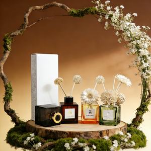 Bouteille en verre ambré moderne 50 ml 100 ml 150 ml 200 ml – Diffuseur de parfum vide carré avec bâtonnets et boîte pour une ambiance raffinée - Product Image 1