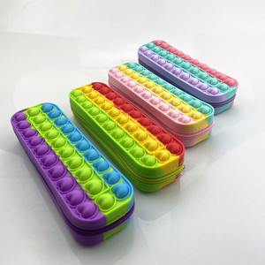 Bolsa de silicona para almacenamiento de juguetes sensoriales, estuche de lápices de colores Pop, bolsa de lápiz de burbujas con corazón - Product Image 6