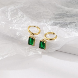 Boucles d'oreilles créoles carrées de luxe en acier inoxydable avec pierres de cristal pour femme - Product Image 6